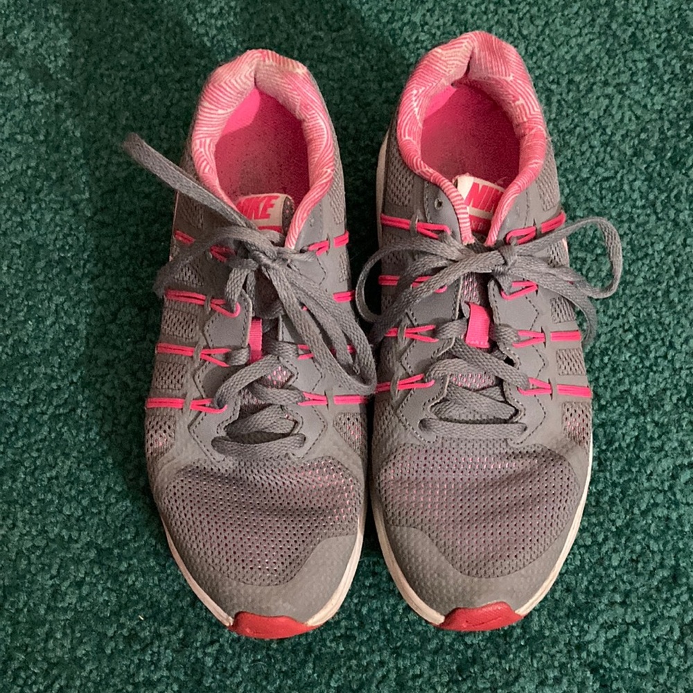 NIKE Women’s Max Dynasty 829712-006 Pink Gray Running Shoes Sz 7